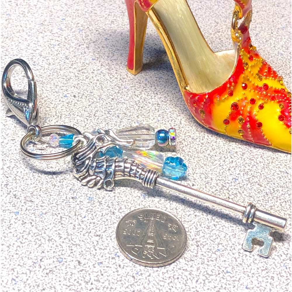 🌊 Seahorse key chain, purse bling-stunning